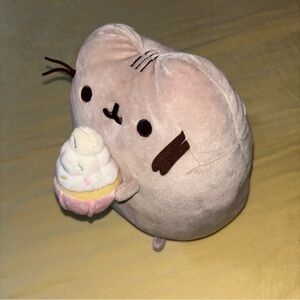Gund Pusheen Cupcake Sprinkle Plush Stuffed Animal Gray Cat Cute 8"